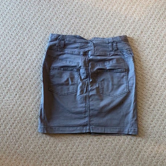 Grey jean skirt - Picture 2 of 2